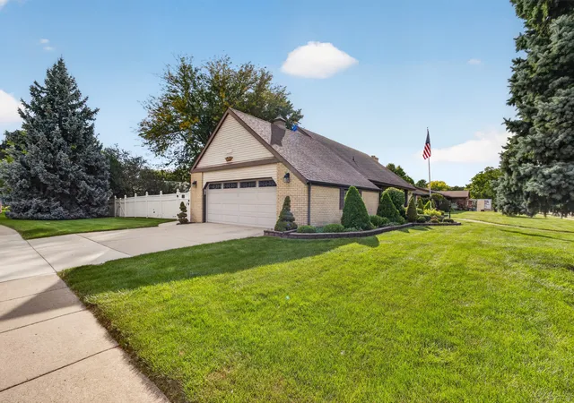 Photo 3 of Single family home for sale at 216 E Mcconaughy Ave, Rochelle, IL 61068 | MLS# 12776253 | Listing updated on 2026-10-03