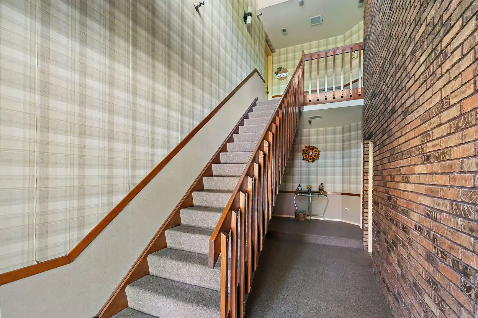 Listing Photo 2 - Condo for sale in 3 Creekside Cir located at 3 Creekside Cir, Elgin, IL 60123 - Unit 3 Creekside Cir