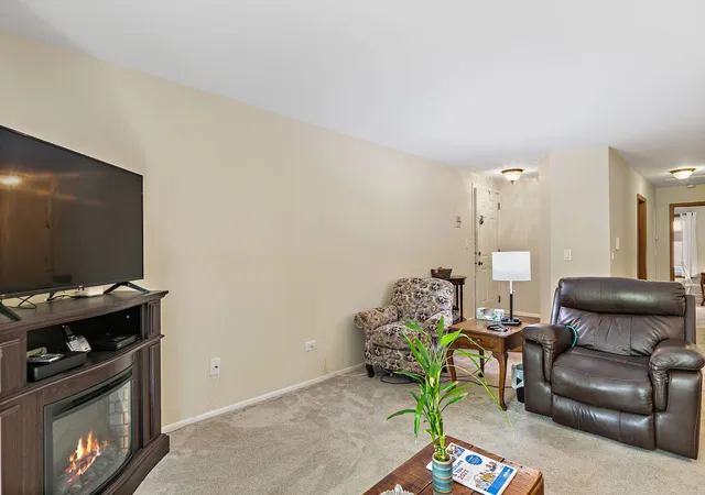 Photo 3 of Condo for sale at 3 Creekside Cir #B, Elgin, IL 60123 | MLS# 12776258 | Listing updated on 2026-10-07