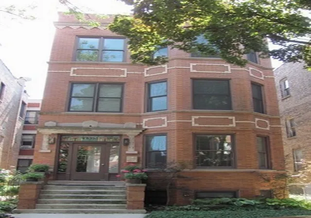 Listing Photo 1 - Condo for sale in building located at 2335 W Iowa St, Chicago, IL 60622 - Unit #1G