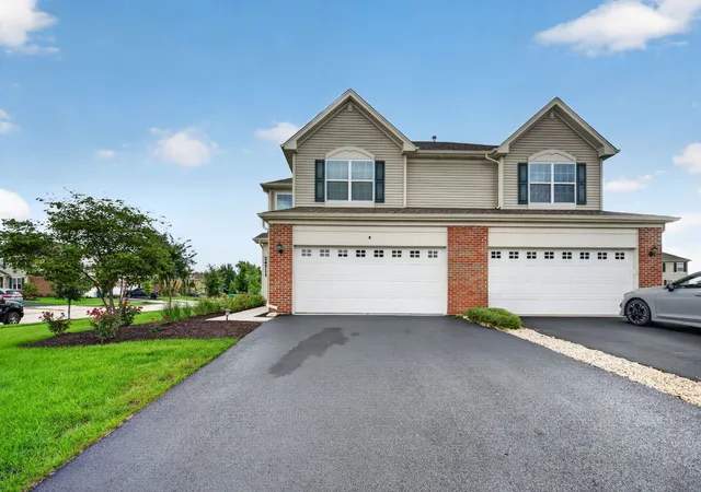 Photo 3 of Townhouse for sale at 24711 S Dart Rd, Manhattan, IL 60442 | MLS# 12776261 | Listing updated on 2026-10-03