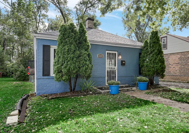 Photo 2 of Single family home for sale at 15041 Riverside Dr, South Holland, IL 60473 | MLS# 12776268 | Listing updated on 2026-10-03
