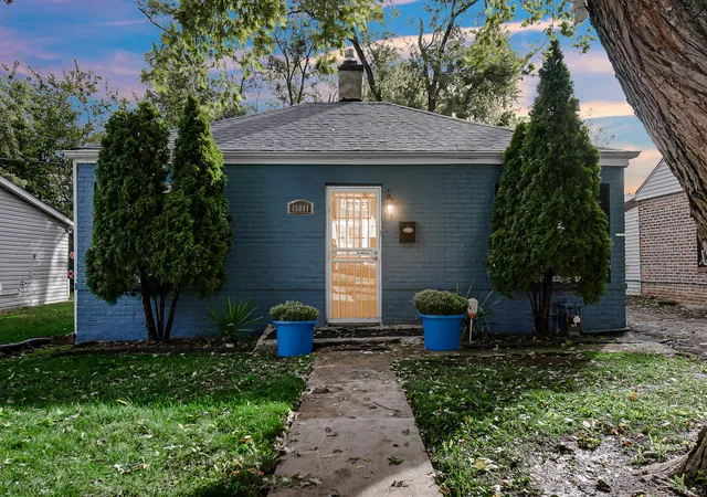 Photo 3 of Single family home for sale at 15041 Riverside Dr, South Holland, IL 60473 | MLS# 12776268 | Listing updated on 2026-10-03