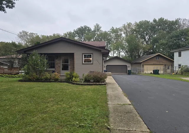 Photo 3 of Single family home for sale at 1905 N Hilltop Ave, Zion, IL 60099 | MLS# 12776269 | Listing updated on 2026-10-07