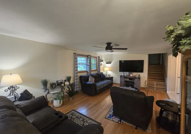 Photo 4 of Single family home for sale at 1905 N Hilltop Ave, Zion, IL 60099 | MLS# 12776269 | Listing updated on 2026-10-07
