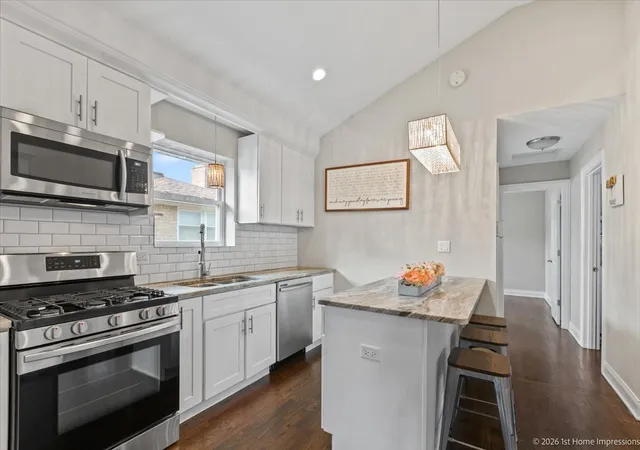 Photo 4 of Single family home for sale at 9120 S Clifton Park Ave, Evergreen Park, IL 60805 | MLS# 12776273 | Listing updated on 2026-10-07