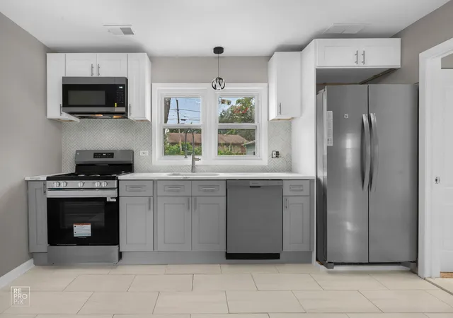 Photo 3 of Single family home for sale at 7101 W 115th Street, Worth, IL 60482 | MLS# 12776274 | Listing updated on 2026-10-03