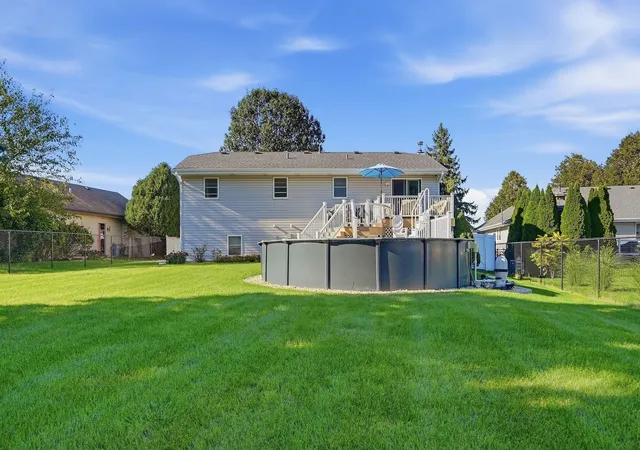Photo 4 of Single family home for sale at 717 Lake Ct, New Lenox, IL 60451 | MLS# 12776275 | Listing updated on 2026-10-09