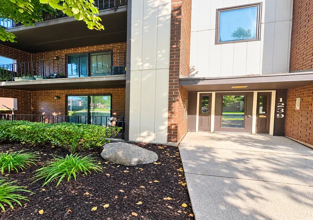 Photo 2 of Condo for sale at 1239 Chalet Rd #101, Naperville, IL 60563 | MLS# 12776283 | Listing updated on 2026-10-07