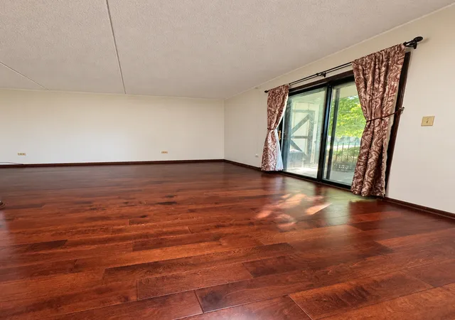 Listing Photo 5 - Condo for sale in building located at 1239 Chalet Rd, Naperville, IL 60563 - Unit #101