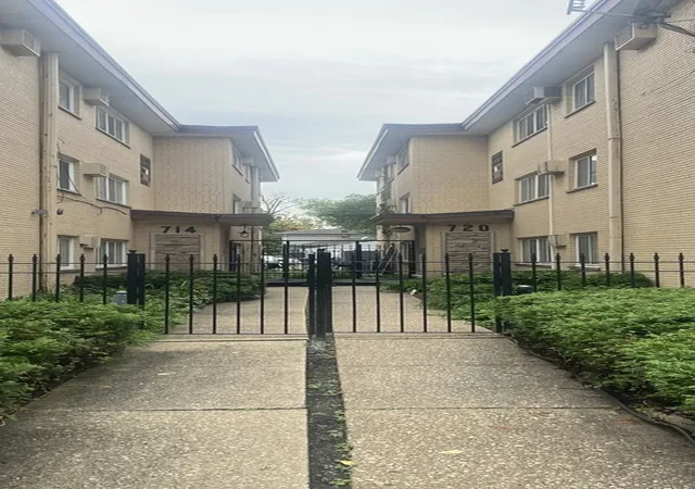 Listing Photo 1 - Condo for sale in building located at 720 N Austin Blvd, Oak Park, IL 60302 - Unit #2SW