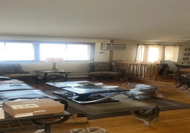 Listing Photo 2 - Condo for sale in building located at 720 N Austin Blvd, Oak Park, IL 60302 - Unit #2SW