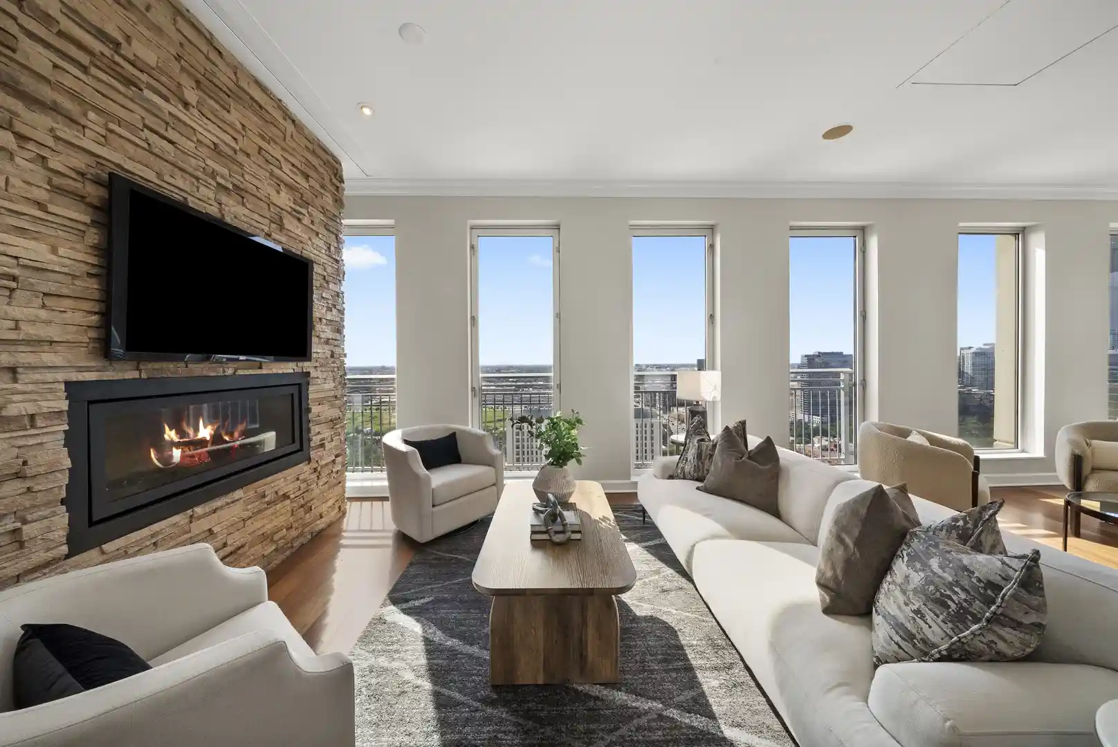 Listing Photo 2 - Condo for sale in 1250 S Michigan Ave located at 1250 S Michigan Ave, Chicago, IL 60605 - Unit #2900
