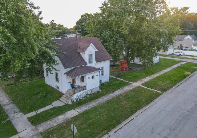 Photo 3 of Single family home for sale at 1203 S 4th Avenue, Kankakee, IL 60901 | MLS# 12776288 | Listing updated on 2026-10-03