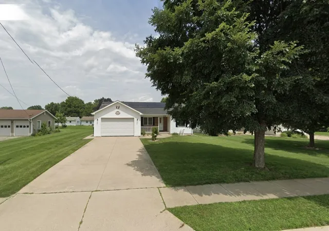 Single family home for sale at 406 W Mckinley Rd, Ottawa, IL 61350 | MLS# 12776290