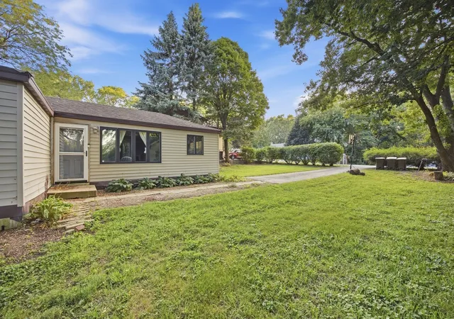 Photo 3 of Single family home for sale at 24 John St, Crystal Lake, IL 60014 | MLS# 12776291 | Listing updated on 2026-10-03