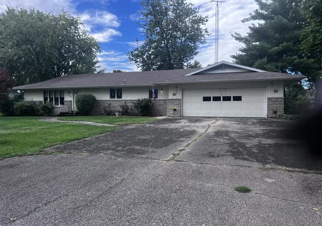 Photo 1 of Single family home for sale at 526 N 4th Street, Cissna Park, IL 60924 | MLS# 12776295 | Listing updated on 2026-10-09