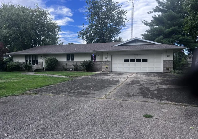 Photo 2 of Single family home for sale at 526 N 4th Street, Cissna Park, IL 60924 | MLS# 12776295 | Listing updated on 2026-10-09
