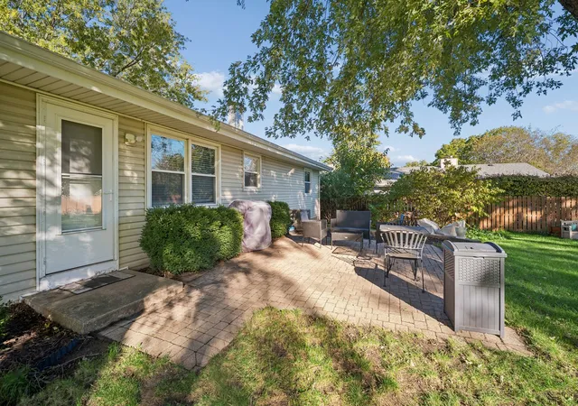 Photo 2 of Single family home for sale at 889 Kane St, South Elgin, IL 60177 | MLS# 12776324 | Listing updated on 2026-10-22