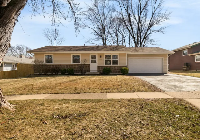 Photo 3 of Single family home for sale at 889 Kane St, South Elgin, IL 60177 | MLS# 12776324 | Listing updated on 2026-10-22