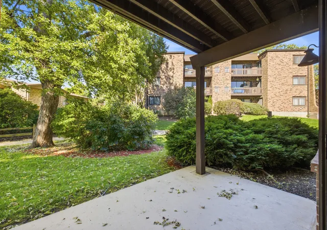 Listing Photo 3 - Condo for sale in building located at 1130 E Randville Dr, Palatine, IL 60074 - Unit #1B