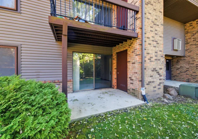 Listing Photo 4 - Condo for sale in building located at 1130 E Randville Dr, Palatine, IL 60074 - Unit #1B