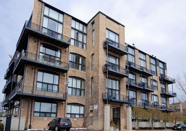 Photo 2 of Condo for sale at 2614 N Clybourn Ave #106, Chicago, IL 60614 | MLS# 12776331 | Listing updated on 2026-10-09