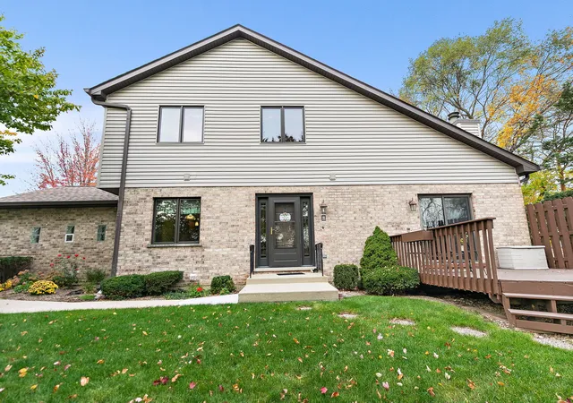 Photo 1 of Townhouse for sale at 2121 N Juniper Ln, Arlington Heights, IL 60004 | MLS# 12776338 | Listing updated on 2026-10-30