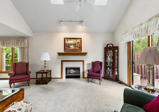 Photo 4 of Townhouse for sale at 2121 N Juniper Ln, Arlington Heights, IL 60004 | MLS# 12776338 | Listing updated on 2026-10-30
