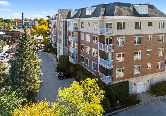 Condo for sale at 14 S Ashland Ave #204, La Grange, IL 60525 | MLS# 12776345