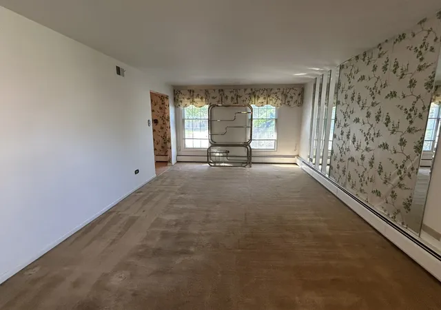 Photo 4 of Single family home for sale at 303 S University Ave, Glenwood, IL 60425 | MLS# 12776347 | Listing updated on 2026-10-04