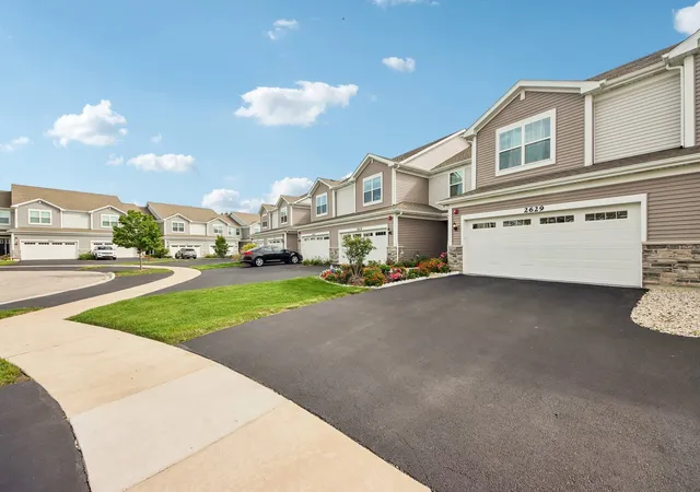 Photo 3 of Townhouse for sale at 2629 Martini St, Mundelein, IL 60060 | MLS# 12776350 | Listing updated on 2026-10-03