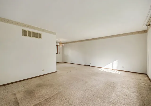 Photo 2 of Single family home for sale at 940 Ridgeland Ave, Mundelein, IL 60060 | MLS# 12776359 | Listing updated on 2026-10-05