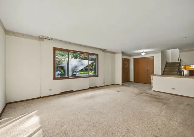 Photo 3 of Single family home for sale at 940 Ridgeland Ave, Mundelein, IL 60060 | MLS# 12776359 | Listing updated on 2026-10-05