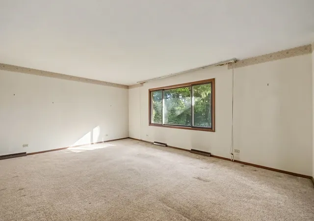 Photo 4 of Single family home for sale at 940 Ridgeland Ave, Mundelein, IL 60060 | MLS# 12776359 | Listing updated on 2026-10-05