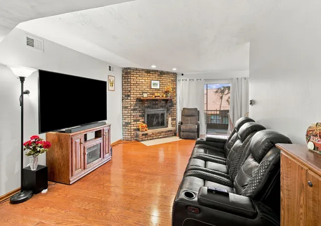 Listing Photo 4 - Condo for sale in building located at 11129 Nw Rd, Palos Hills, IL 60465 - Unit #F