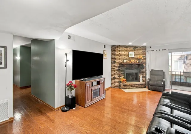Listing Photo 5 - Condo for sale in building located at 11129 Nw Rd, Palos Hills, IL 60465 - Unit #F