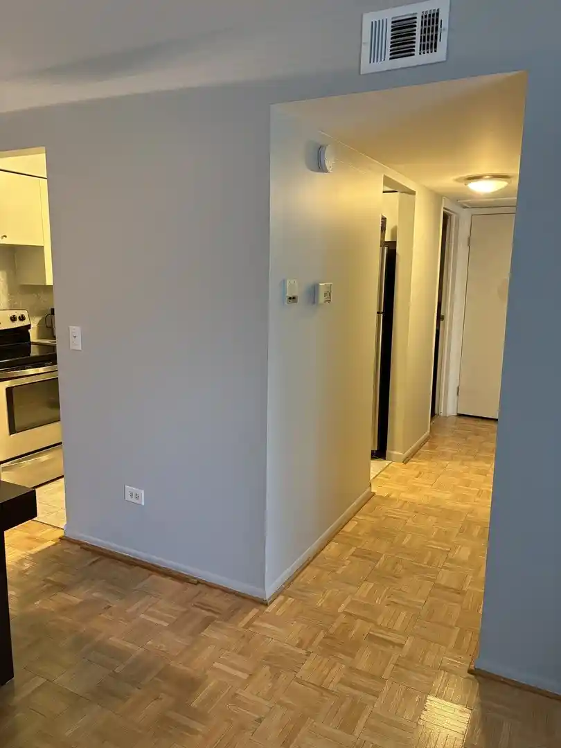 Listing Photo 2 - Condo for sale in 1165 Pleasant Run Dr located at 1165 Pleasant Run Dr, Wheeling, IL 60090 - Unit #513