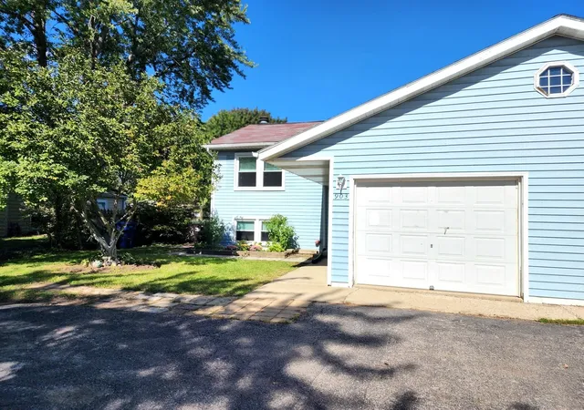 Photo 25 of Townhouse for sale at 903 E Liberty St, Wauconda, IL 60084 | MLS# 12776373 | Listing updated on 2026-10-07