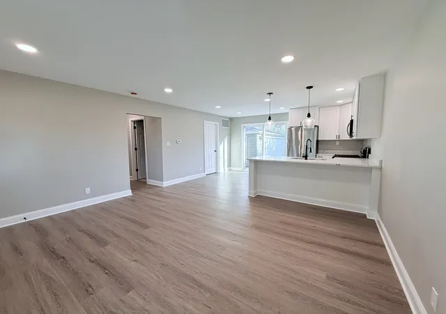 Photo 4 of Single family home for sale at 197 Hadleigh Rd, Bolingbrook, IL 60440 | MLS# 12776377 | Listing updated on 2026-10-04