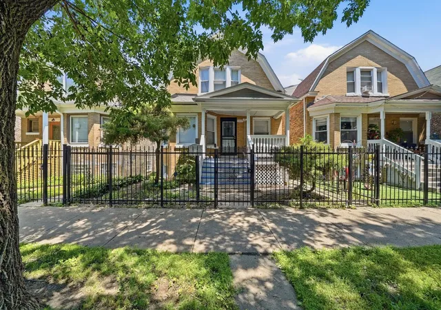 Listing Photo 2 - Condo for sale in building located at 1235 N Harding Ave, Chicago, IL 60651