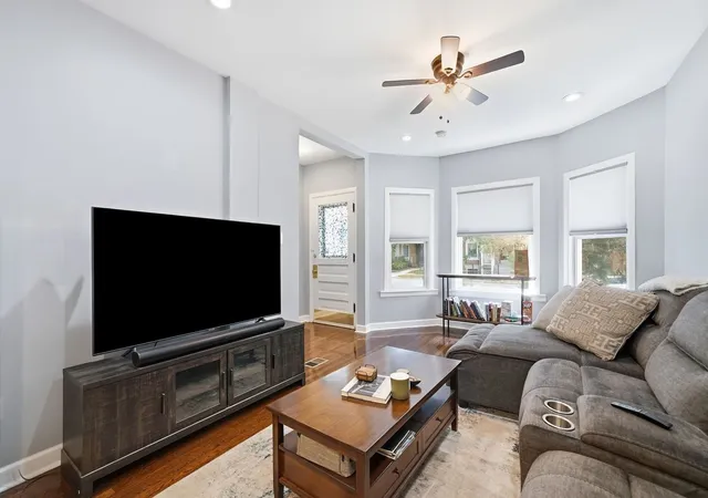 Listing Photo 4 - Condo for sale in building located at 1235 N Harding Ave, Chicago, IL 60651