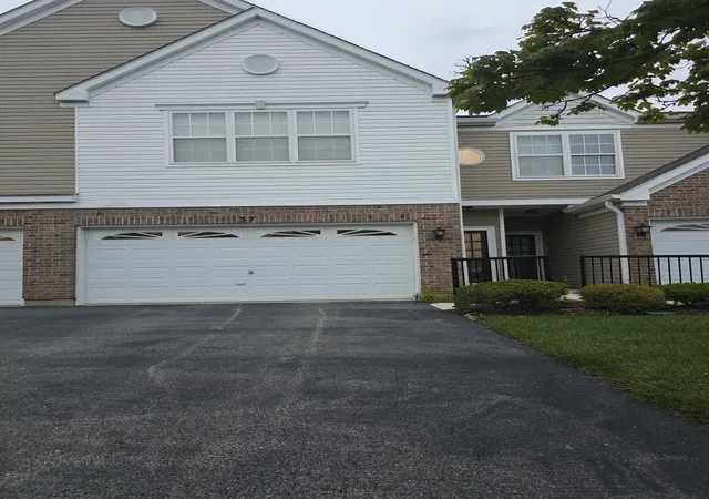Photo 2 of Condo for sale at 37 Arboretum Dr #1, Lombard, IL 60148 | MLS# 12776384 | Listing updated on 2026-10-05