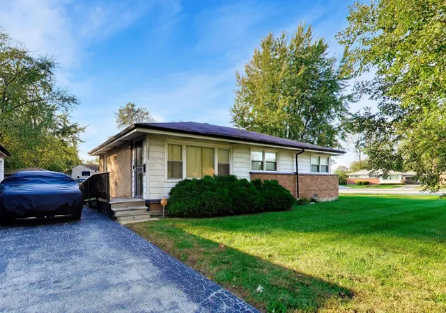 Single family home for sale at 16242 Oxford Dr, Markham, IL 60428 | MLS# 12776403