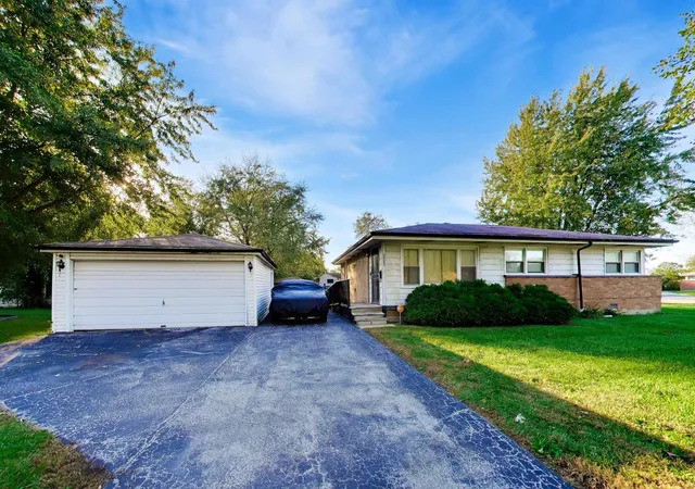 Photo 2 of Single family home for sale at 16242 Oxford Dr, Markham, IL 60428 | MLS# 12776403 | Listing updated on 2026-10-27