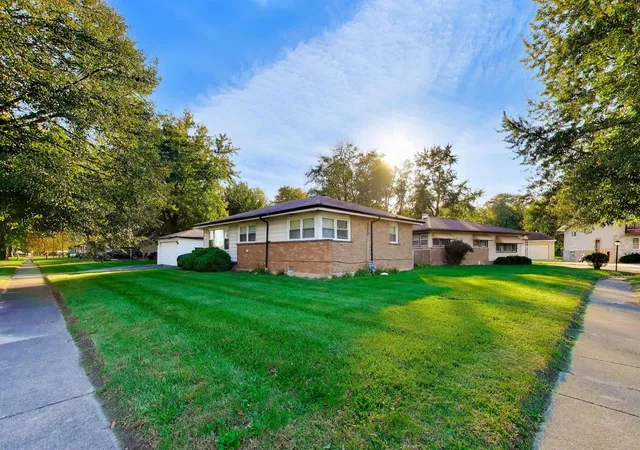 Photo 3 of Single family home for sale at 16242 Oxford Dr, Markham, IL 60428 | MLS# 12776403 | Listing updated on 2026-10-27