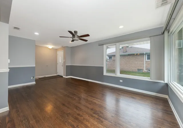 Photo 3 of Single family home for sale at 913 E 166th Street, South Holland, IL 60473 | MLS# 12776413 | Listing updated on 2026-10-05