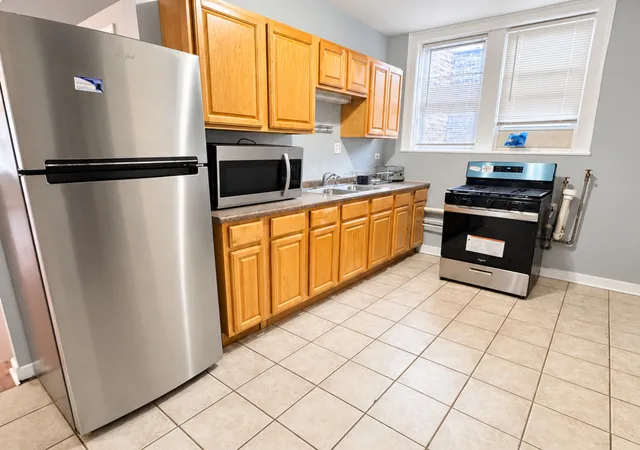Listing Photo 5 - Condo for sale in building located at 8012 S Essex Ave, Chicago, IL 60617 - Unit #3S