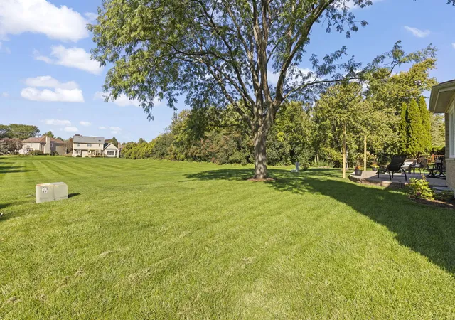 Photo 3 of Single family home for sale at 1n210 Coventry Dr, Carol Stream, IL 60188 | MLS# 12776436 | Listing updated on 2026-10-08