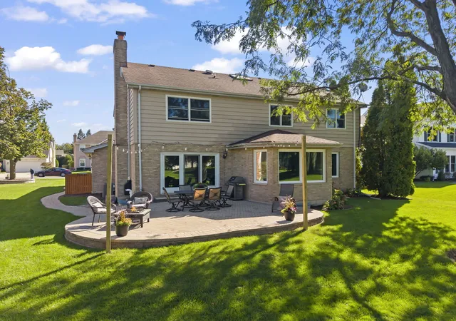 Photo 3 of Single family home for sale at 1n210 Coventry Dr, Carol Stream, IL 60188 | MLS# 12776436 | Listing updated on 2026-10-08
